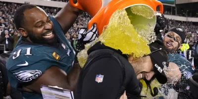 Eagles vencen a los 49ers para reservar un lugar en el Super Bowl