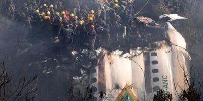 68 personas mueren en la caída de un avión en Nepal