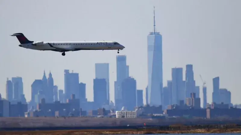 El dramático momento por dos aviones que estuvieron a punto de chocar en Nueva York