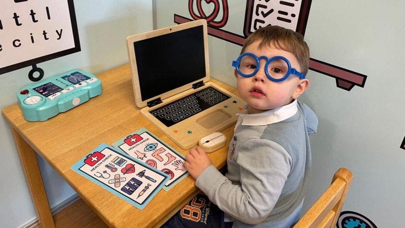 El niño que aprendió a leer por sí mismo a los 2 años, aceptado en asociación de superdotados Mensa