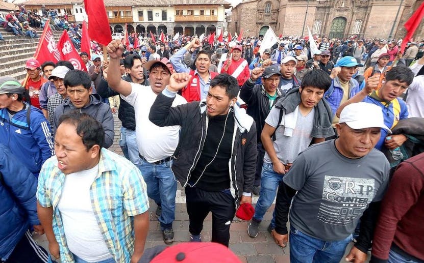 Huelguistas toman Lima y aeropuerto