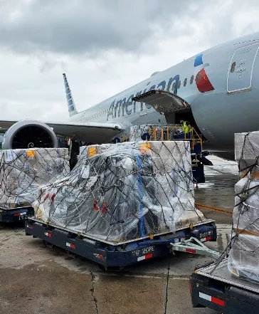 Parte de la ayuda humanitaria que entregan.