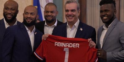 Luis Abinader augura éxito equipo RD Serie Caribe