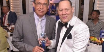 Franklin Mirabal recibe el premio Narrador Latino
