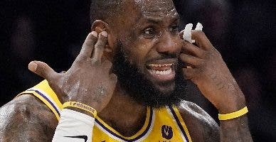 La NBA estudia pitar faltas técnicas por exagerar los contactos o fingir infracciones