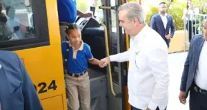 El Gobierno lleva  transporte escolar a cinco demarcaciones del país