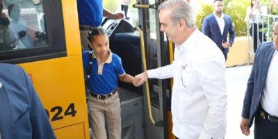 El Gobierno lleva  transporte escolar a cinco demarcaciones del país