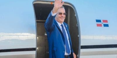 Abinader regresa de viaje de Argentina donde participó en Cumbre CELAC