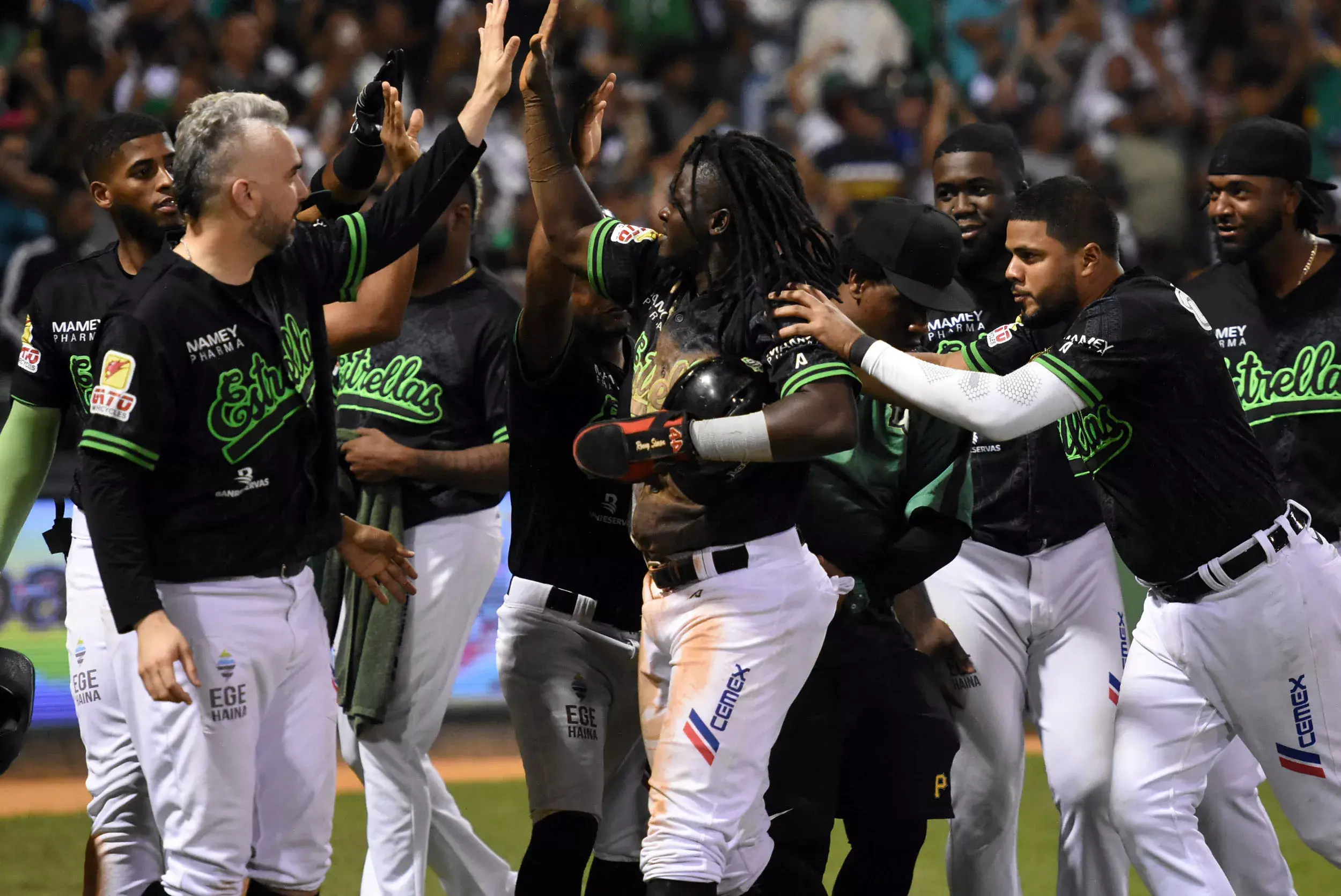 Estrellas se imponen a las Águilas para mantener el empate con Licey en la cima del round robin