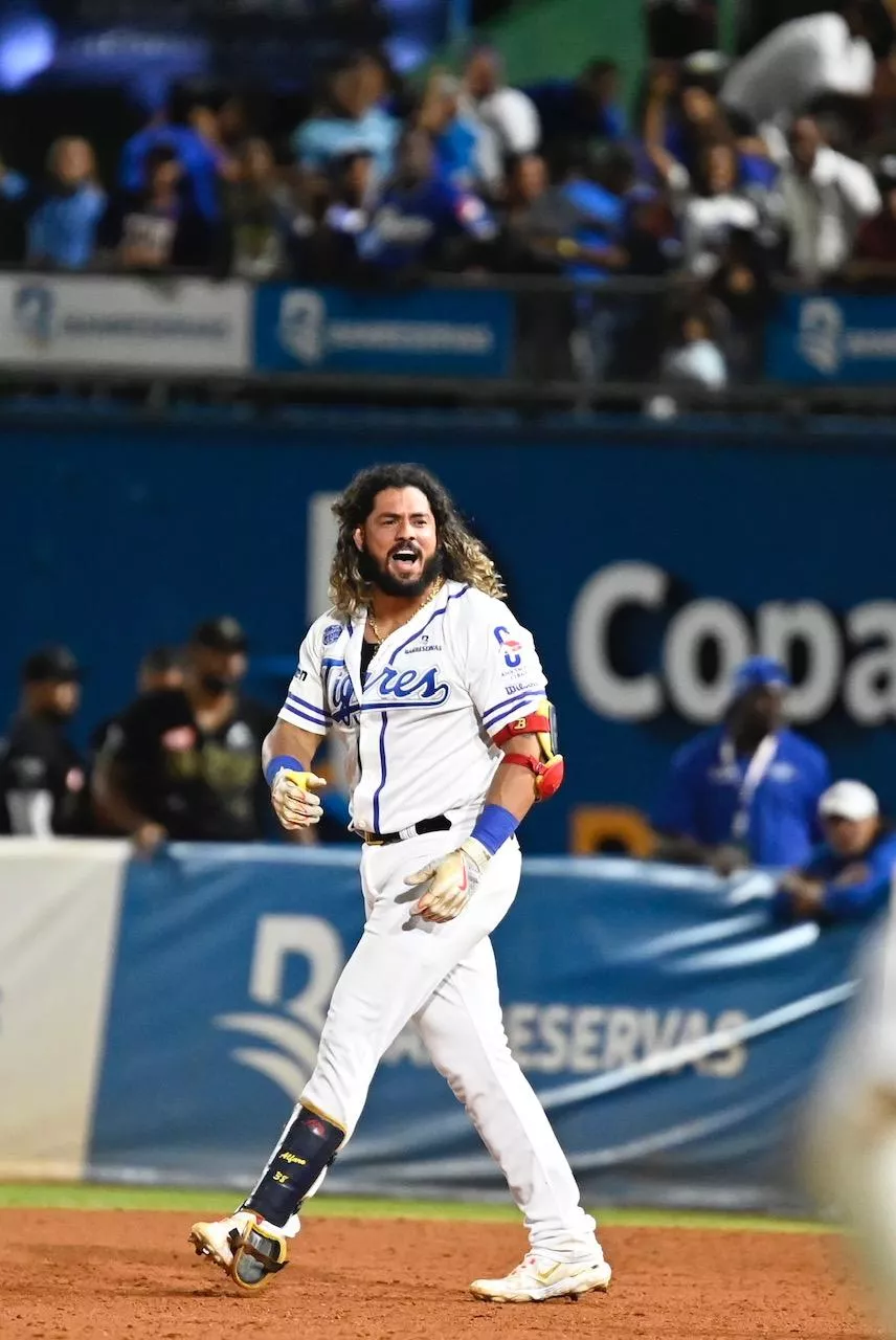 Alfaro decide, Licey deja en el terreno a los Gigantes con 3 en el noveno