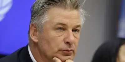 Fiscales anunciarán decisión sobre tiroteo de Alec Baldwin