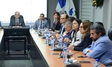 Médicos se retiran de diálogo conflicto ARS