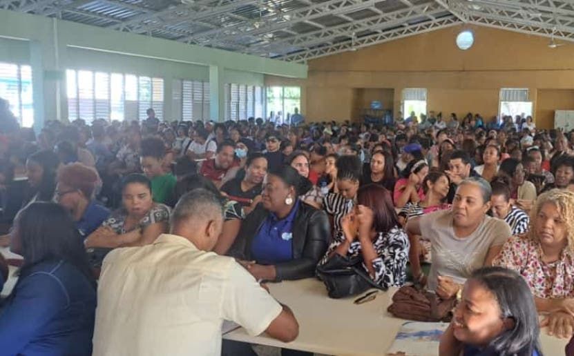 Arbitrariedad escuela Haina genera paro