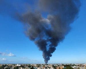 Moradores de El Almirante atribuyen a desaprensivos incendio en depósito de neumáticos