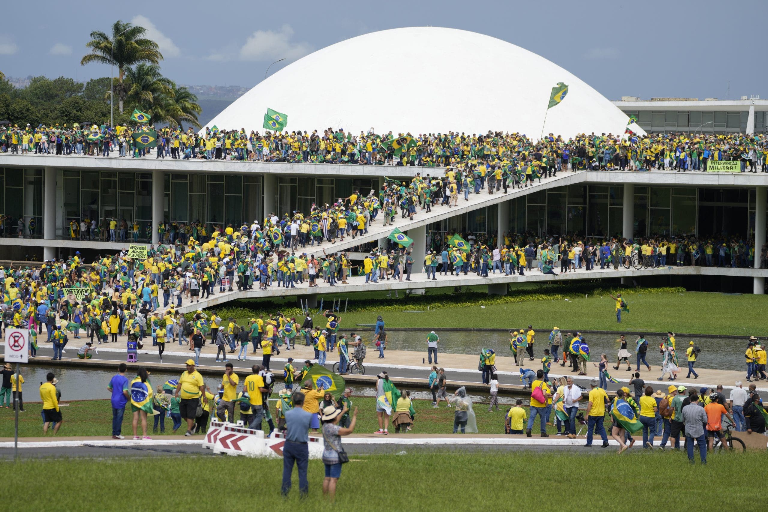 Brasil: cientos de seguidores de Jair Bolsonaro invaden el Congreso, la Presidencia y el Supremo Tribunal