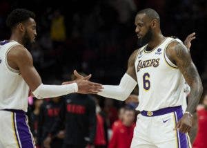 LeBron James y Jrue Holiday, jugadores de la semana en la NBA