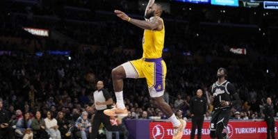 LeBron anota 46 puntos con 9 triples, pero Lakers caen ante Clippers