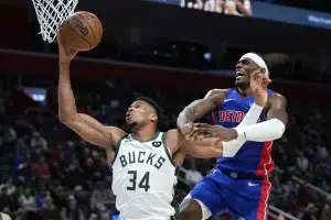 Antetokounmpo anota 29 y Bucks se imponen ante Pistons