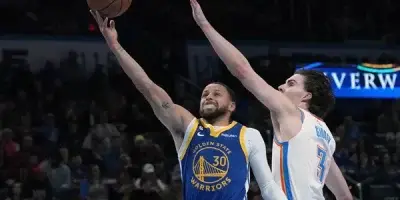 Warriors superan a Thunder gracias a la buena actuación de Curry