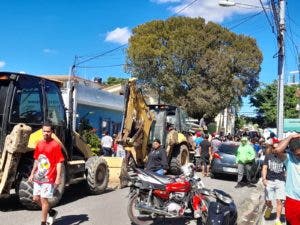 Envían unidades de rescate del Ejército y bomberos del DN a La Vega por derrumbe de mueblería 