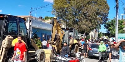 Envían unidades de rescate del Ejército y bomberos del DN a La Vega por derrumbe de mueblería 