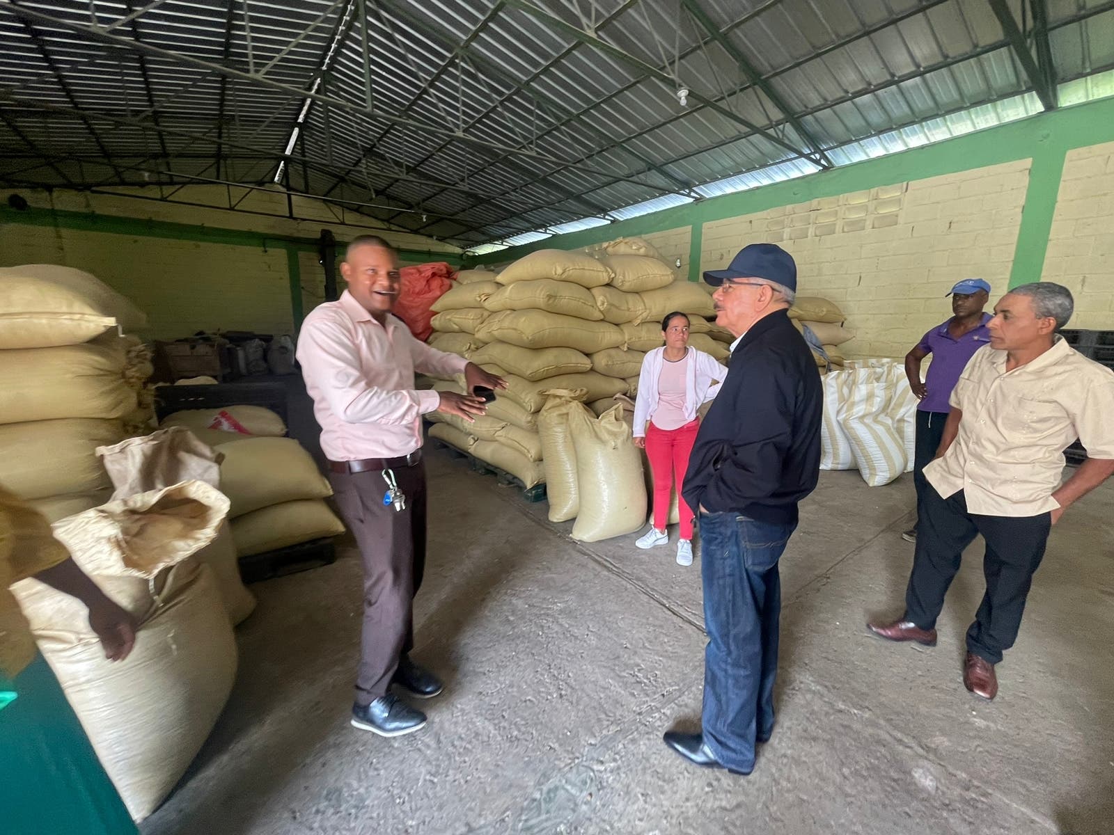 Danilo visita productores de café y aguacate en San Cristóbal