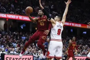 Mitchell encesta 71 puntos y Cleveland se impone ante Chicago