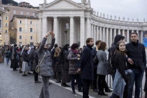 Cerca de 40 mil fieles han visitado la capilla ardiente de Benedicto XVI