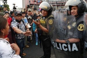 Sube a 12 el número de muertos en un día en las protestas del sur de Perú