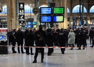 Ataque en estación de tren de París deja varios heridos