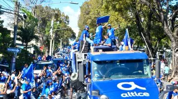 Caravana de Tigres del Licey congrega a miles de fanáticos