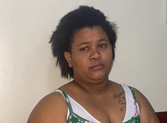 Policía traslada al Palacio de Justicia mujer robó bebé de la maternidad de Los Mina