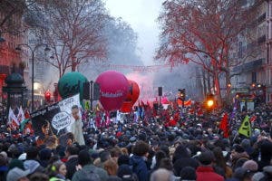 Protestas masivas en Francia contra la reforma de las pensiones del Gobierno