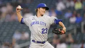 Zack Greinke seguirá en Reales al pactar por un año