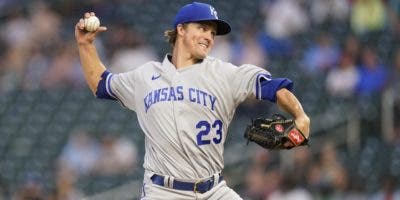 Zack Greinke seguirá en Reales al pactar por un año