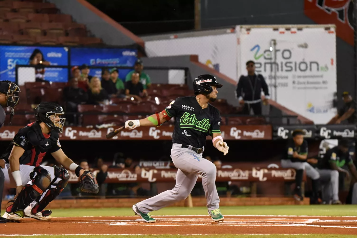 Estrellas ganan segundo juego en línea tras derrotar a Gigantes