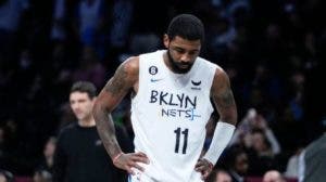 Lesión de Kyrie Irving centra la atención de Nets