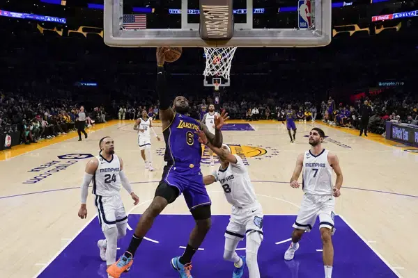 Los Lakers y LeBron rompen la racha ganadora de los Grizzlies