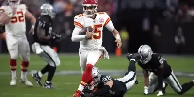 Mahomes estableció récord en la NFL y los Chiefs aseguran primer puesto para los playoffs
