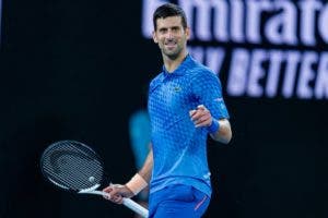 Djokovic recibe una cálida bienvenida en el Abierto de Australia y luego gana