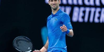 Djokovic recibe una cálida bienvenida en el Abierto de Australia y luego gana