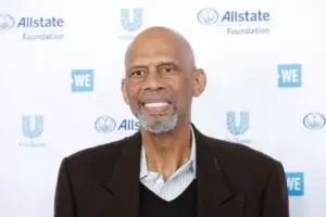 Abdul-Jabbar dice que Martin Luther King le inspiró en su carrera literaria