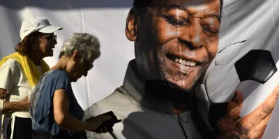 Brasil se prepara para enterrar a Pelé en ciudad que hizo meca del fútbol