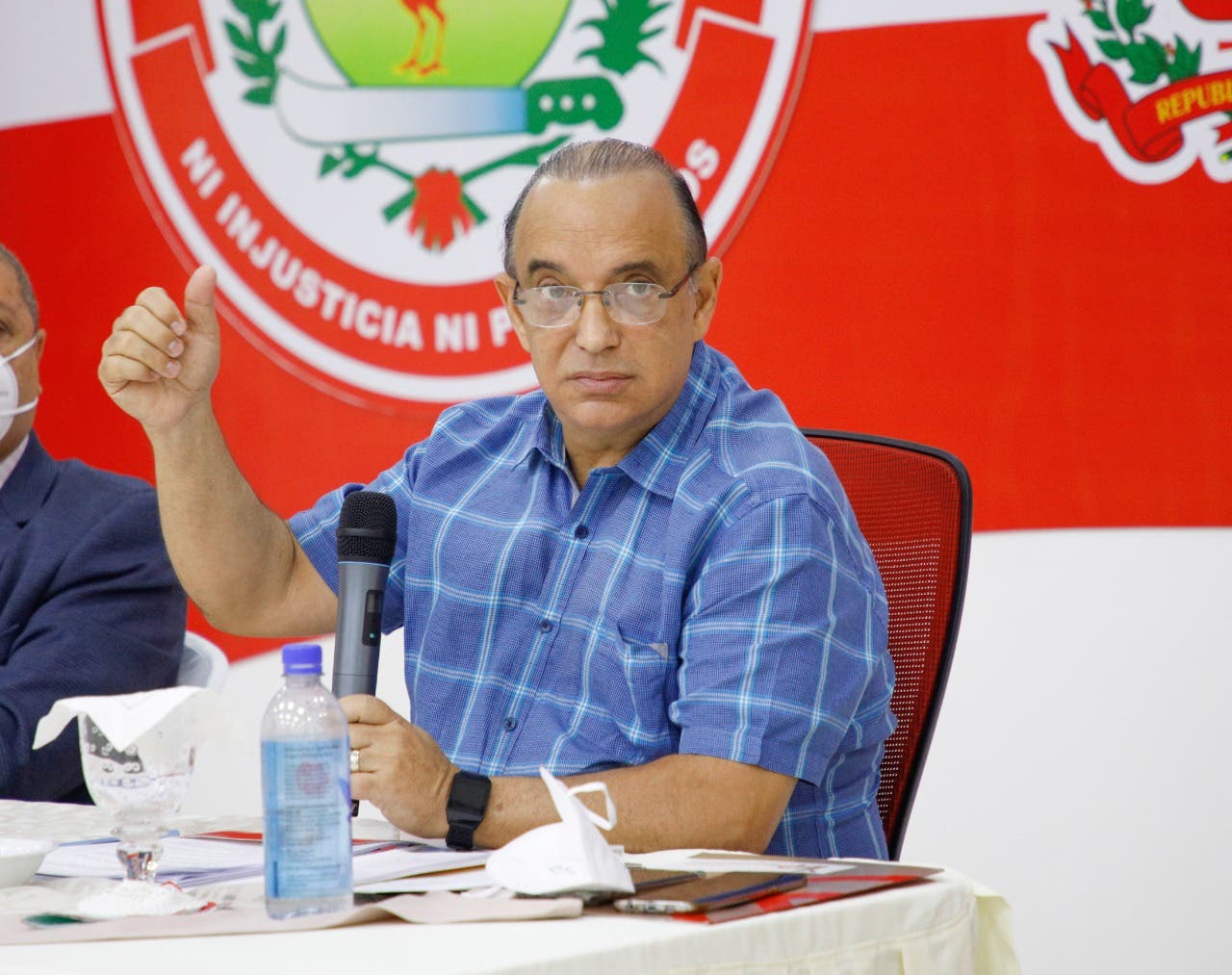 PRSC pide al presidente Abinader intervenir para poner fin a conflicto entre ARS y CMD