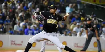 Águilas dominan al Licey y comparten el liderato con las Estrellas