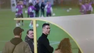 Cristiano Ronaldo visita a sus excompañeros del Real Madrid