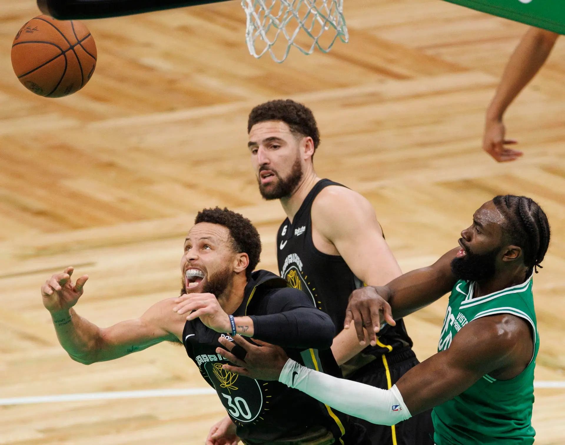 Los Celtics frustran a los Warriors y los Nets se quedan cortos sin Durant