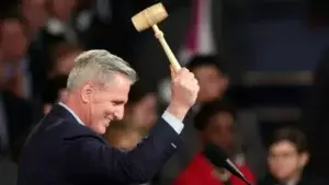 El republicano Kevin McCarthy es elegido presidente de la Cámara de Representantes de EE.UU. luego de 4 días de caos y tensión en el Congreso