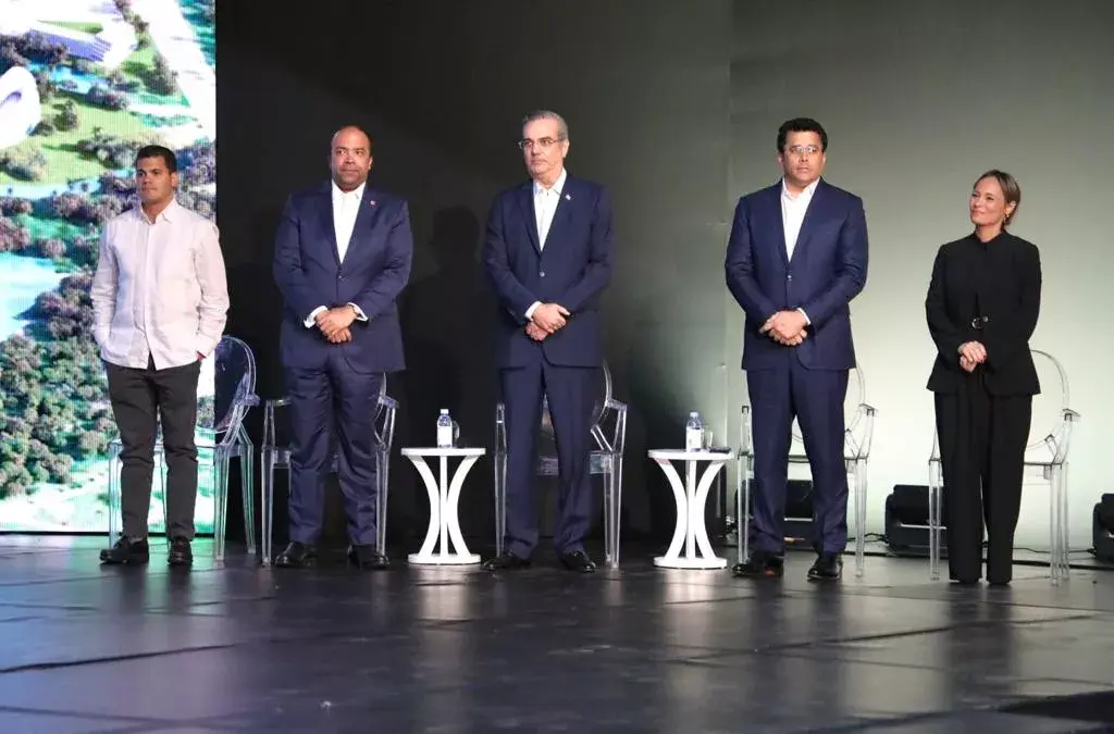 Presidente Abinader encabeza presentación de plan para relanzamiento Puerto Plata