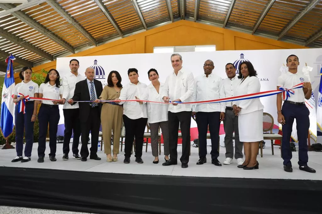 Presidente Abinader inaugura dos escuelas en el Distrito Nacional y Los Alcarrizos